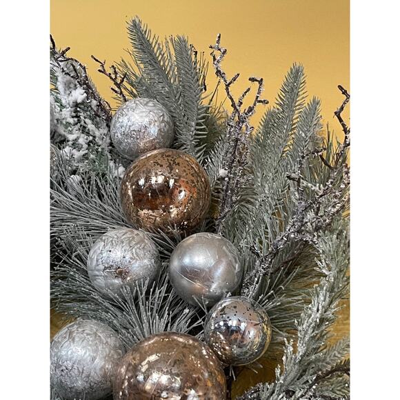 Large Beautiful Door Christmas Wreath 24” Diameter - Picture 6 of 7